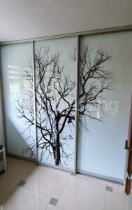 drzwi szklane do szafy przesuwnej z grafiką na szkle