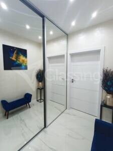 duże lustra w szafie