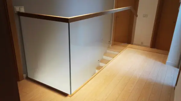 Balustrady szklane w apartamentowcu Kraków