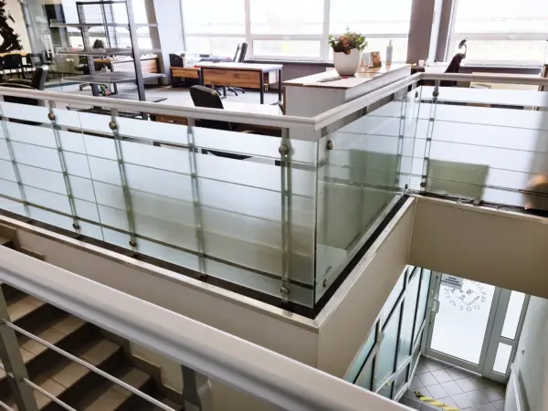 Balustrada szklana na rotulach Katowice